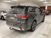 Käytetty Mitsubishi Outlander P-HEV Invite+ 135 HP (99 kW) 2019 Katumaasturi