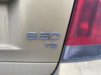 käytetty Volvo S60 T5 4d - JUURI SAAPUNUT - MANUAALI - FIKSUKUNTOINEN - NAHAT