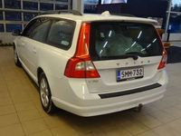 käytetty Volvo V70 2.0F Kinetic / Penkinlämmittimet edessä ja takana / Vakionopeudensäädin / Vetokoukku /