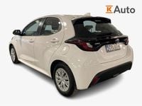 Käytetty Toyota Yaris Hybrid Active 116 HP (85 kW) 2021 Valkoinen Viistoperä
