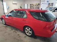 käytetty Saab 9-5 Wagon 2,0t Vector ** KAHDET HYVÄT RENKAAT / TILAVA FARKKU **