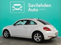 Käytetty VW Beetle Design 105 HP (77 kW) 2015 Valkoinen Viistoperä