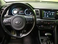 Käytetty Kia Niro Advance 105 HP (77 kW) 2018 Punainen Katumaasturi