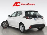 Käytetty Toyota Yaris Hybrid Active 116 HP (85 kW) 2023 Valkoinen Viistoperä