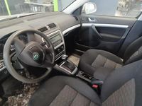 Käytetty Skoda Octavia Ambiente 105 HP (77 kW) 2011 Sedan
