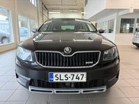 Käytetty Skoda Octavia 184 HP (135 kW) 2015 Musta Viistoperä