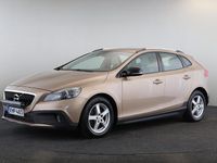 Käytetty Volvo V40 Momentum 114 HP (83 kW) 2015 Ruskea Viistoperä