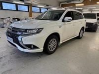 Käytetty Mitsubishi Outlander P-HEV Intense 203 HP (149 kW) 2016 Farmari
