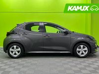 Käytetty Toyota Yaris Hybrid Active 116 HP (85 kW) 2021 Hopea / harmaa Sedan