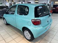 käytetty Toyota Yaris 1,0 VVT-i Linea Vega 3d