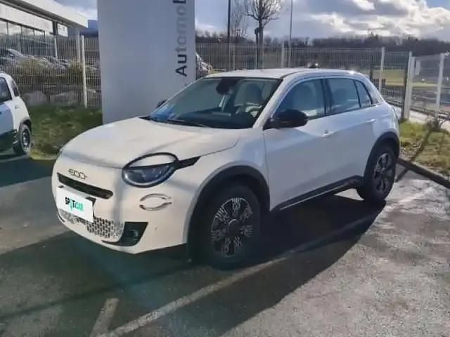 Ice white Occasion 2025 Fiat 600 Style SUV | 25 990 € (Prix juste) - Image 1/4