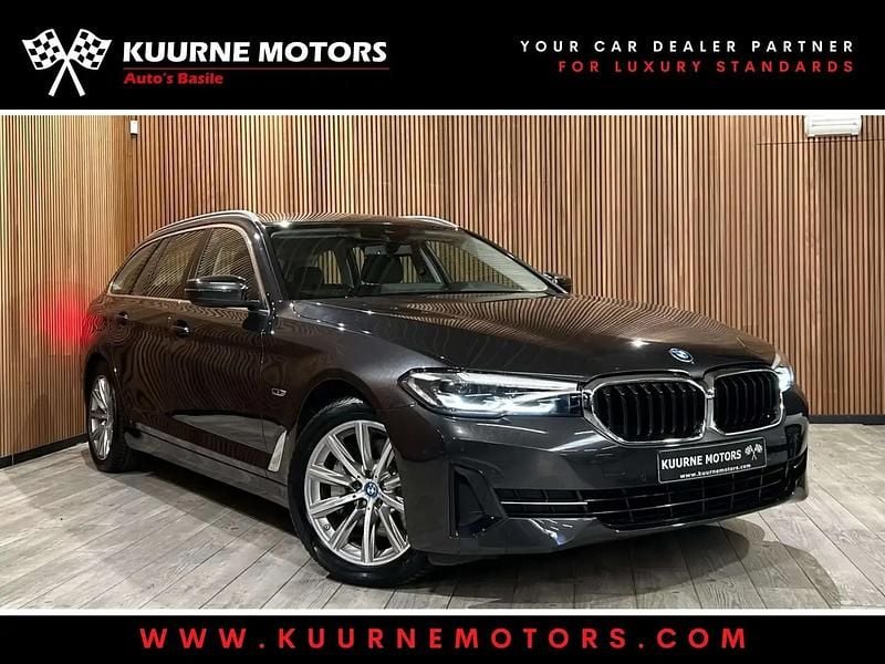 Gris Utilisé 2023 BMW 530e Sport Line Break | 36 900 € (Super prix) - Image 1/4