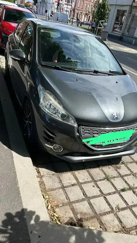 Utilisé 2013 Peugeot 208 Allure Citadine | 5 600 € (Prix juste) - Image 1/4