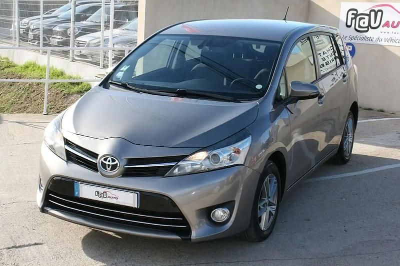 Beige Utilisé 2016 Toyota Verso Monospace | 10 690 € (Prix juste) - Image 1/4