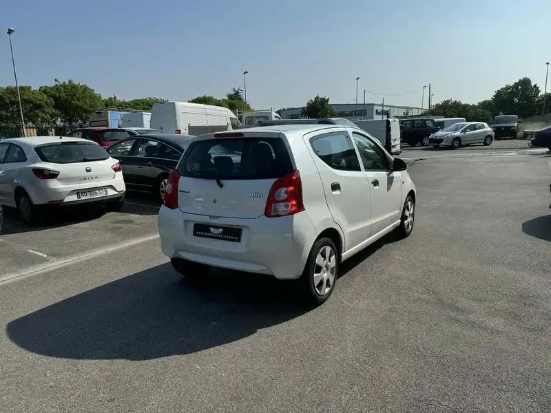 Image 2/4