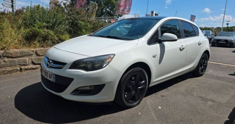 Utilisé 2013 Opel Astra Berline | 4 990 € (Prix juste) - Image 1/4