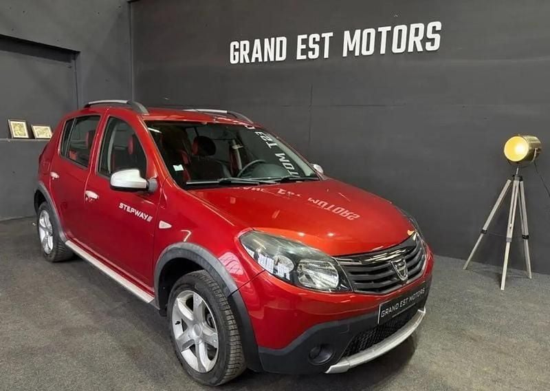 Rouge Occasion 2012 Dacia Sandero Stepway Berline | 7 890 € (Prix assez cher) - Image 1/4