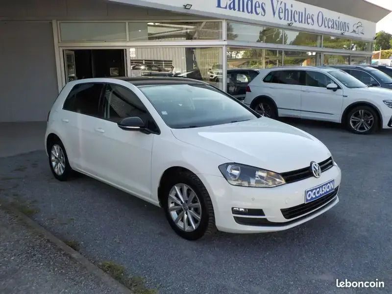 Blanc Utilisé 2015 VW Golf VII LOUNGE Berline | 10 990 € (Bon prix) - Image 1/4