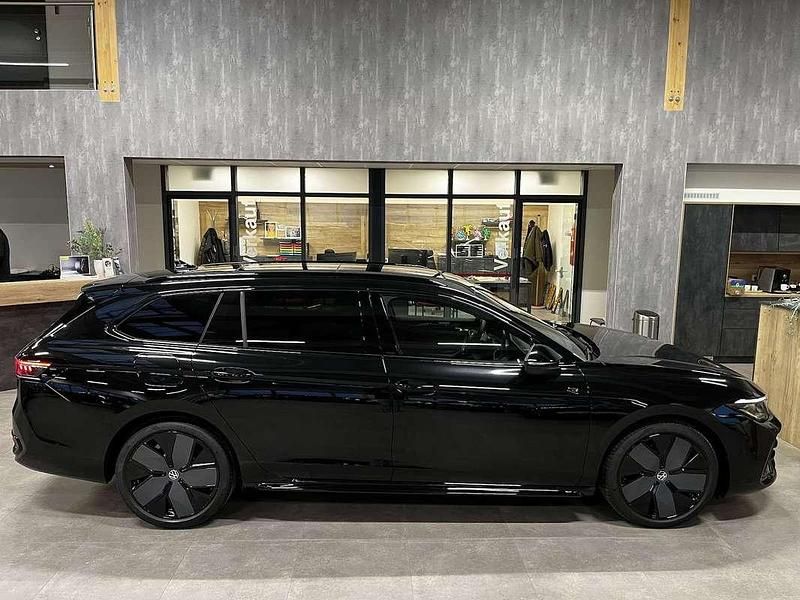 Nouvelle VW Passat R-line 150 ch (110 kW) 2025 Noir Break