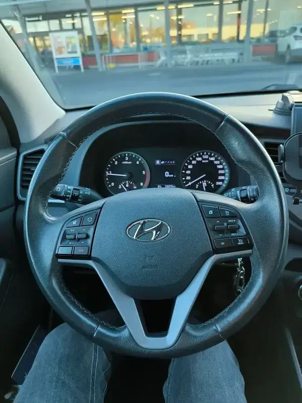 Noir Utilisé 2017 Hyundai Tucson SUV | 14 500 € (Prix assez cher) - Image 1/4