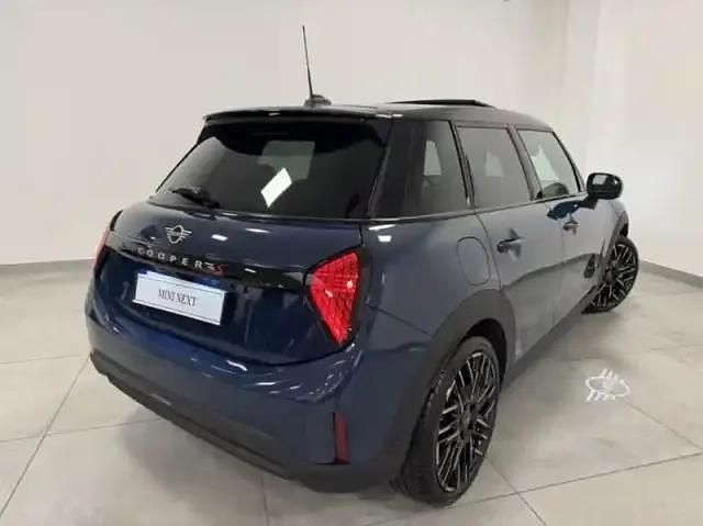 Occasion Mini Cooper Favoured 2024 Indigo sunset blue Citadine