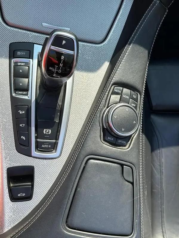 Image 2/4