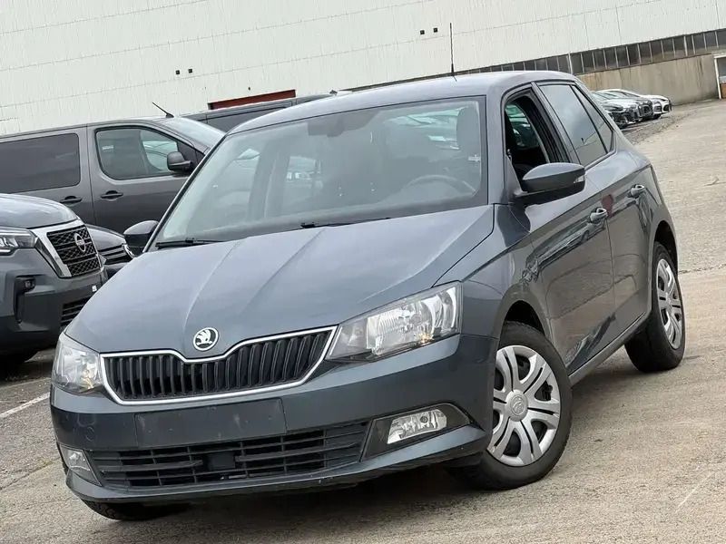 Gris Utilisé 2015 Skoda Fabia Berline | 4 950 € - Image 1/4