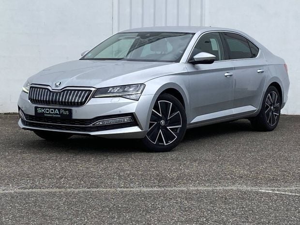Gris Utilisé 2024 Skoda Superb Style | 32 490 € - Image 1/4