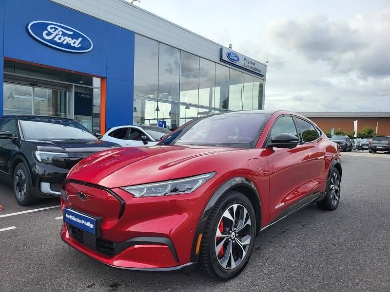 Rouge Occasion 2021 Ford Mustang Mach-E Extended Range SUV | 36 890 € (Prix juste) - Image 1/4