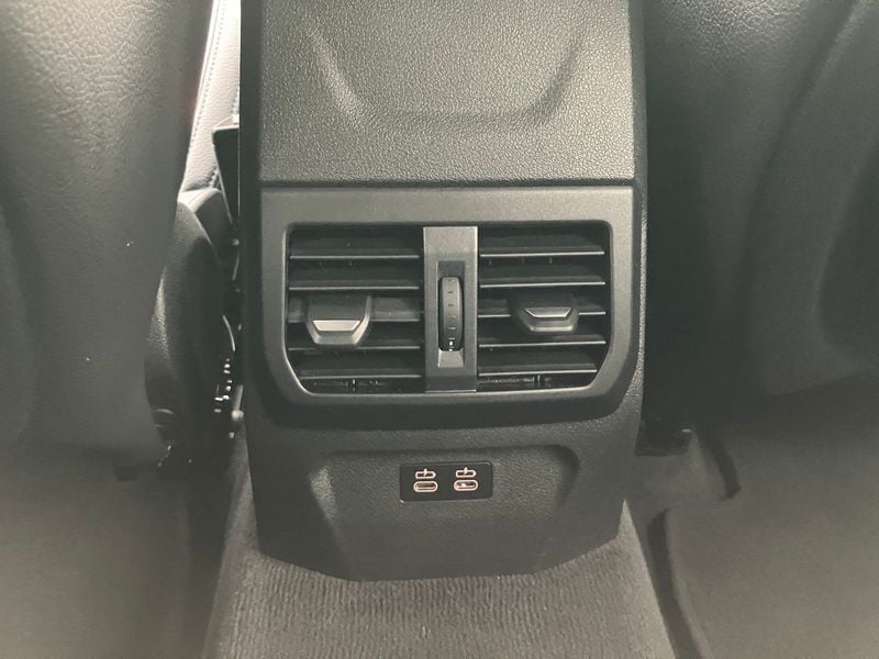 Image 2/4