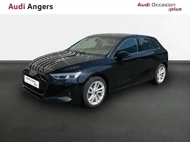 0e0e noir mythic metallise Utilisé 2024 Audi A3 Sportback Citadine | 34 950 € - Image 1/4