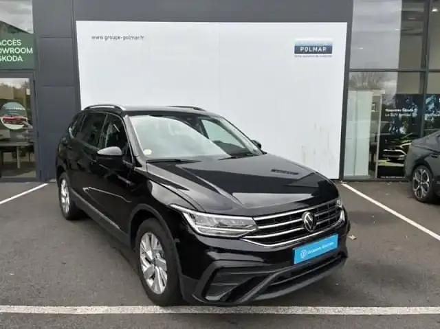 Noir intense nacré Utilisé 2022 VW Tiguan Allspace Life SUV | 30 890 € (Prix juste) - Image 1/4