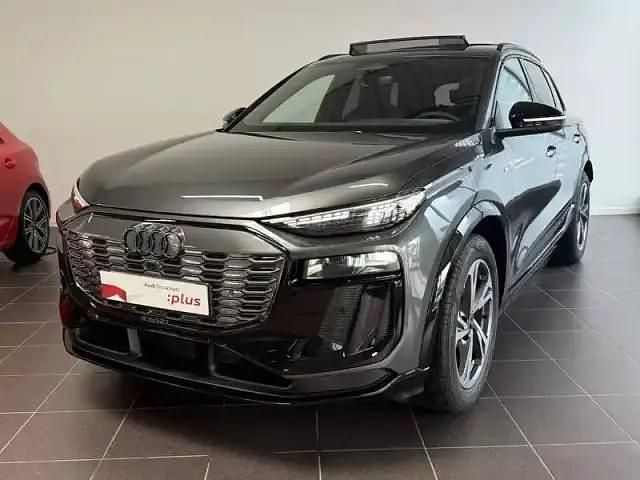 Gris daytona nacré Occasion 2025 Audi Q6 e-tron S-Line SUV | 74 490 € (Prix juste) - Image 1/4