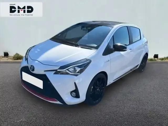 Blanc pur biton toit noir Occasion 2020 Toyota Yaris Hybrid Sport Berline | 17 480 € (Prix juste) - Image 1/4