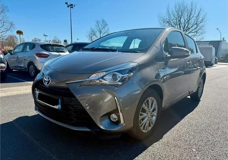 Occasion Toyota Yaris Hybrid Design 101 ch (74 kW) 2018 Gris Citadine