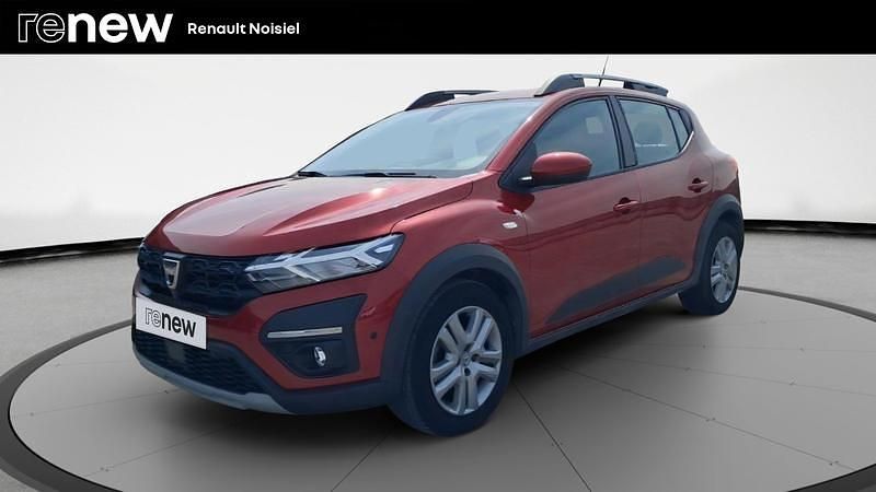 Rouge Utilisé 2022 Dacia Sandero Comfort Citadine | 15 990 € (Prix assez cher) - Image 1/4