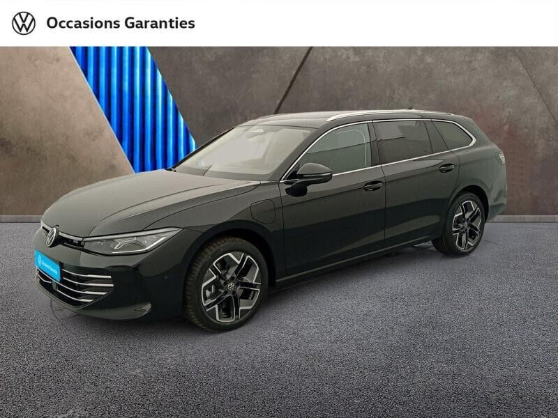 Noir Nouvelle 2025 VW Passat Elegance Break | 48 990 € (Super prix) - Image 1/4