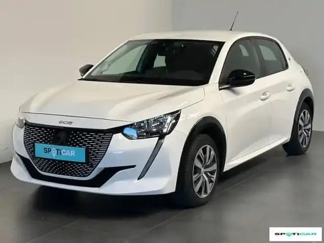 Blanc Utilisé 2022 Peugeot e-208 Active Citadine | 14 990 € (Prix juste) - Image 1/4
