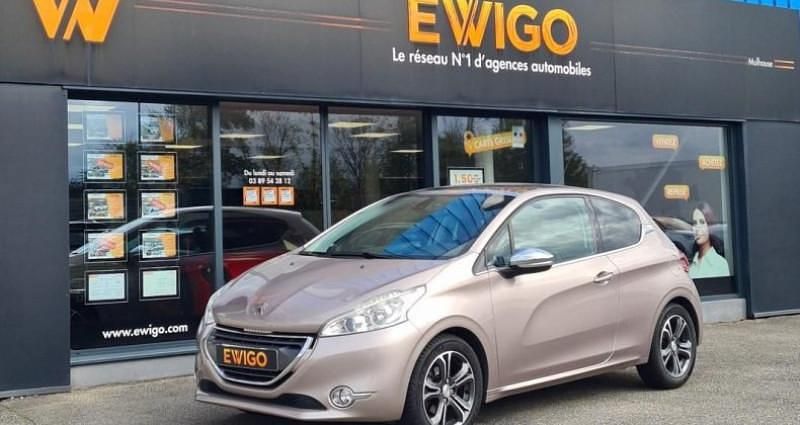 Rouge Utilisé 2013 Peugeot 208 Allure Citadine | 5 990 € (Prix juste) - Image 1/4