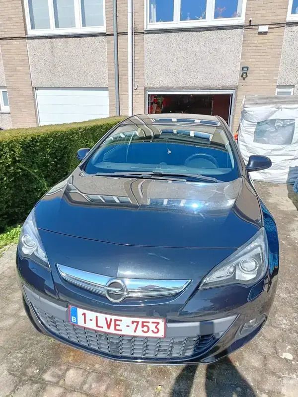 Noir Utilisé 2015 Opel Astra GTC Edition Berline | 12 000 € - Image 1/4