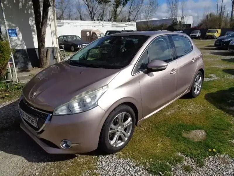 Rouge Utilisé 2012 Peugeot 208 Allure Citadine | 6 900 € (Prix juste) - Image 1/4