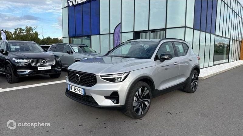 Gris Nouvelle 2025 Volvo XC40 Plus SUV | 42 499 € (Prix juste) - Image 1/4