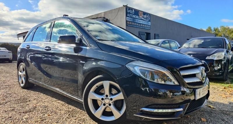 Noir Utilisé 2012 Mercedes B180 Monospace | 8 999 € - Image 1/4