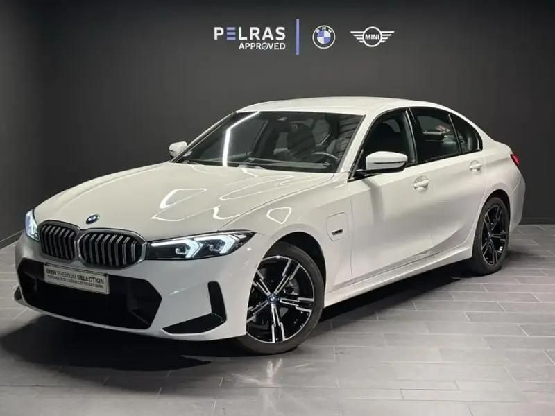 Blanc Utilisé 2023 BMW 330 M Sport Berline | 45 990 € (Prix assez cher) - Image 1/4