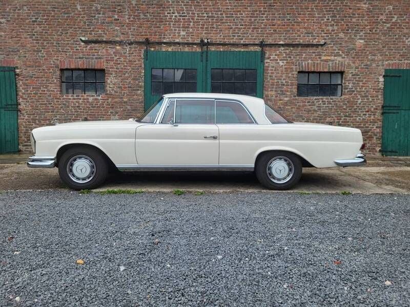 Blanc Utilisé 1966 Mercedes 250 SE Coupé | 49 500 € - Image 1/4