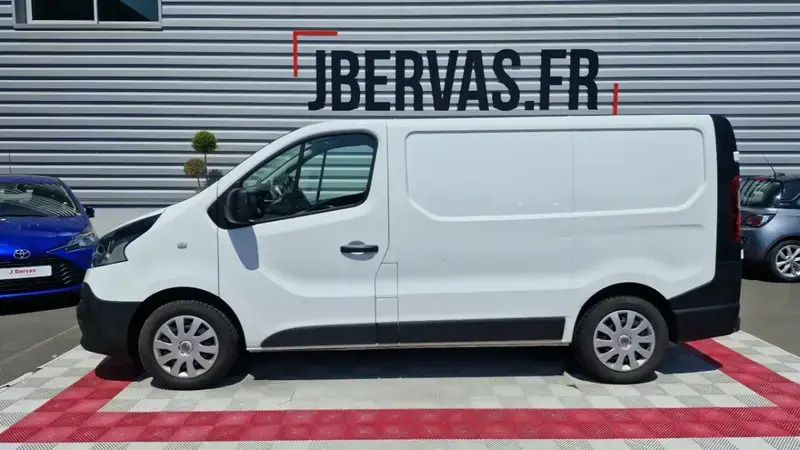 Blanc Utilisé 2017 Renault Trafic Van | 14 999 € (Prix juste) - Image 1/4