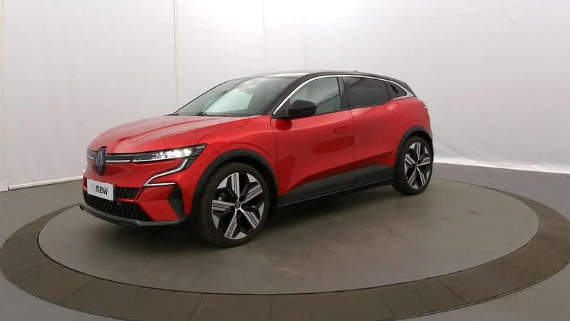 Rouge Occasion 2023 Renault Megane E-Tech Iconic Berline | 24 990 € (Prix juste) - Image 1/4