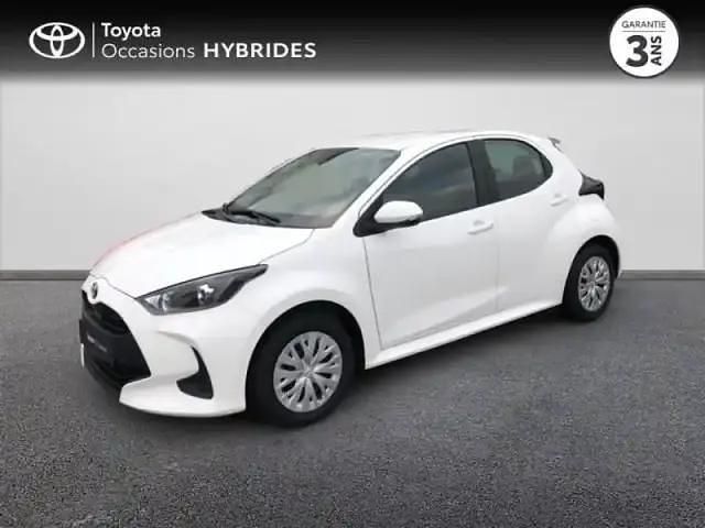 Blanc Occasion 2023 Toyota Yaris Hybrid Berline | 19 490 € (Prix juste) - Image 1/4
