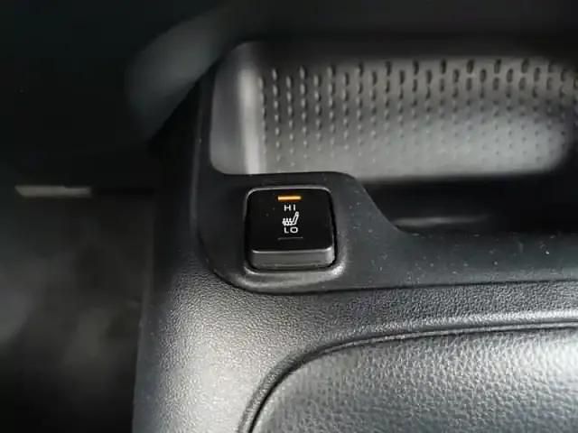 Occasion Toyota Corolla Hybrid Business Edition 122 ch (89 kW) 2021 Silver metallic Berline