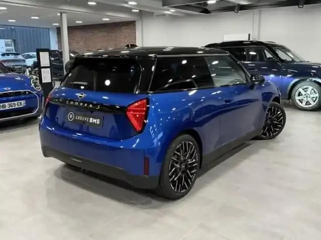 Occasion Mini Cooper Favoured 11 kW (15 ch) 2024 Bleu Citadine